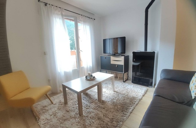 Loft acogedor con piscina en Villanúa, ideal para 4 personas