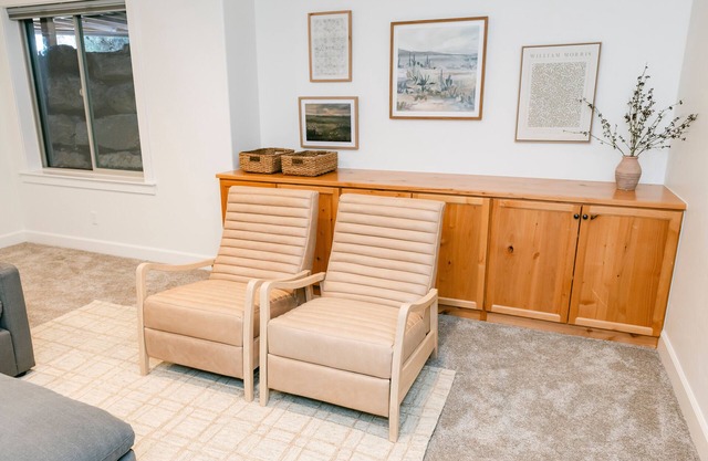 Cozy Luxe Retreat w/ Theater, Near AF Canyon & Temple