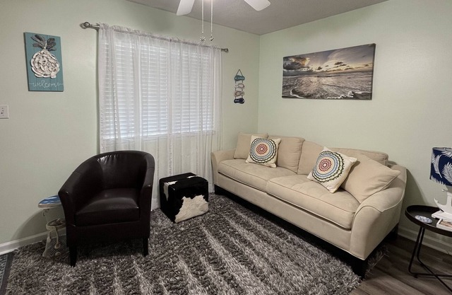 Cozy Modern Entire Apartment 1BR 1 BA Great Location