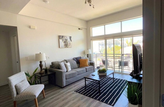Cozy Modern Resort Inspired Apt
