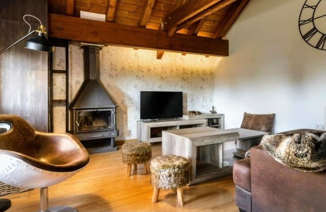 Casa rústica en Guasillo con chimenea, 2 dormitorios y naturaleza cercana