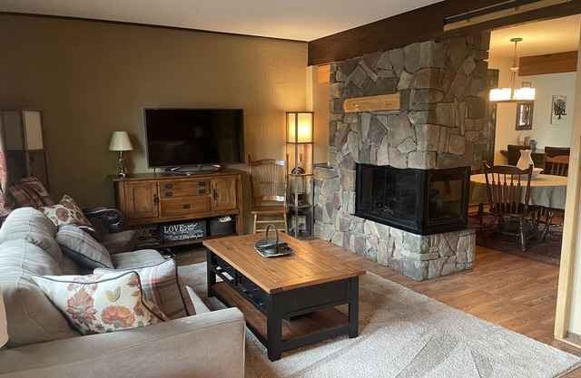 Cozy Mountain View at Greek Peak!