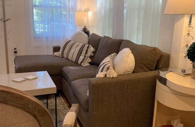 ACOGEDOR, recientemente renovado, West Shores, a corta distancia a pie de la playa Nasons 🏖🏠