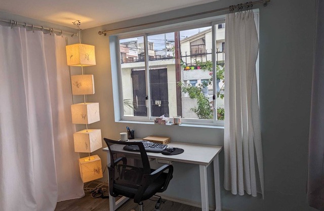 Cozy North Quito Carcelen House parking, 2 bedrooms, office, patio, gardens