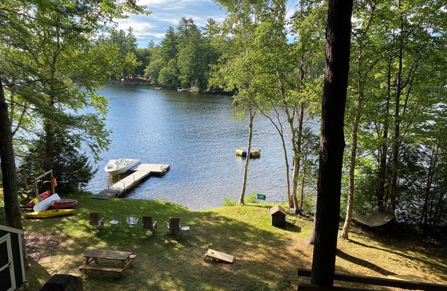 Cozy Open Concept Lake House with Large Deck & Waterfront, perfect for families!