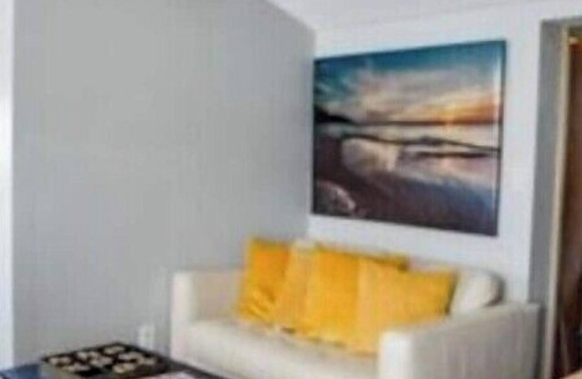 Cozy Poolhouse Close To Downtown/ Airport/ Parks