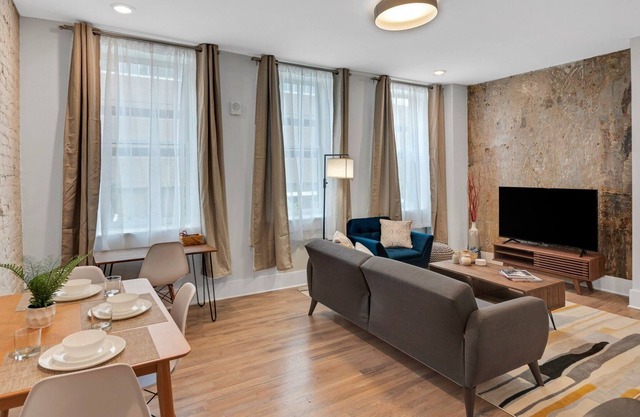 Cozy Queen Loft In The Heart Of Downtown Cincinnati 1 Bedroom Condo by Redawning