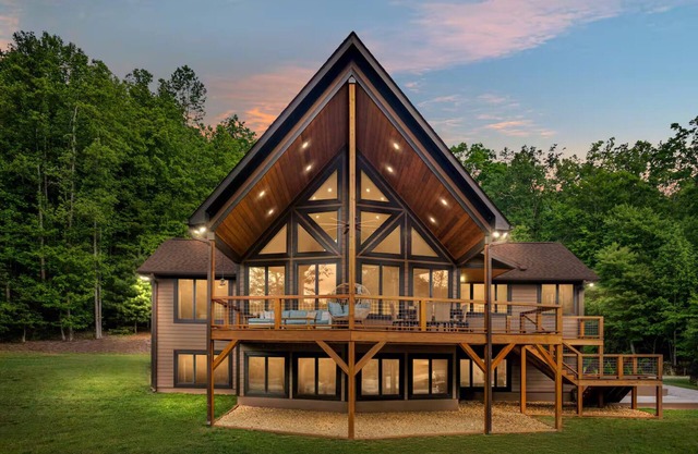 Cozy Retreat Close to Lake James!