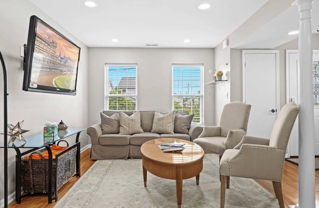 Cozy Retreat Near Downtown Lou and Attractions