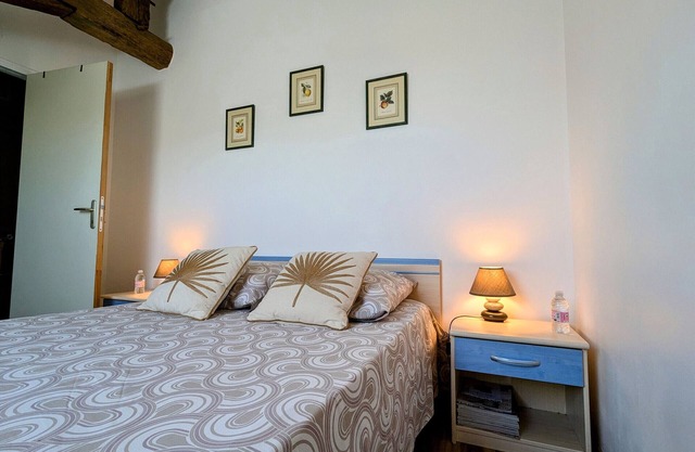 Habitación acogedora con salón y desayuno incluido