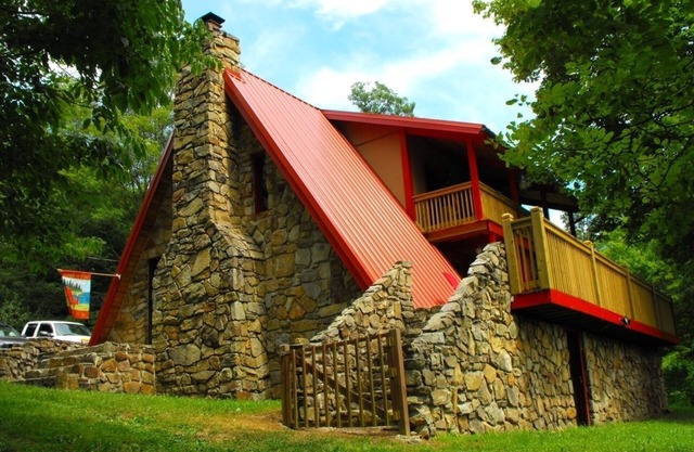 ¡Cabaña de estilo rústico recientemente renovada!