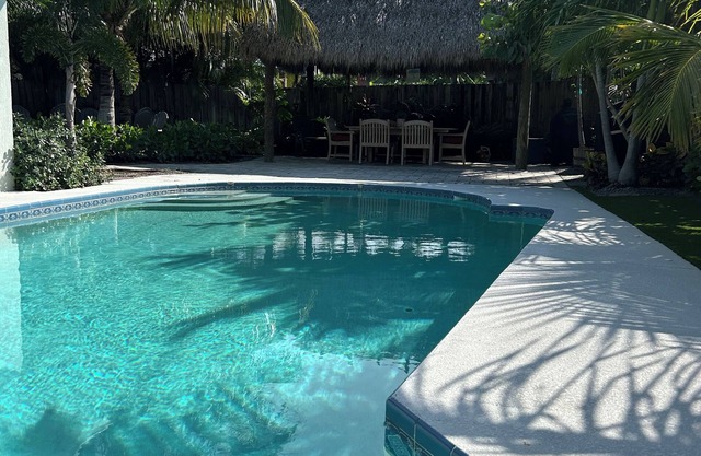 Cozy SeaGrape Cottage ~ 5 minutes to quiet beach