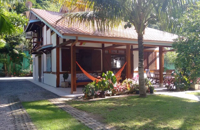 acogedor espaciosa casa con jardín