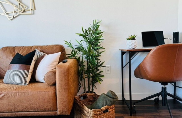 Cozy stay in Hollywood. 1b1b, Free Parking, Pool, Private Balcony, WiFi & more!