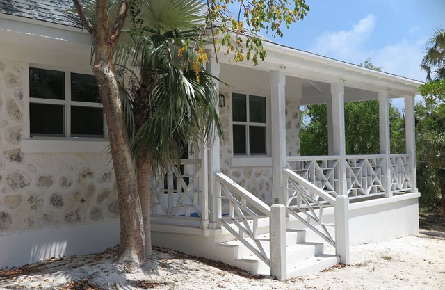 Acogedora casa de campo de piedra en una playa privada de arena rosa