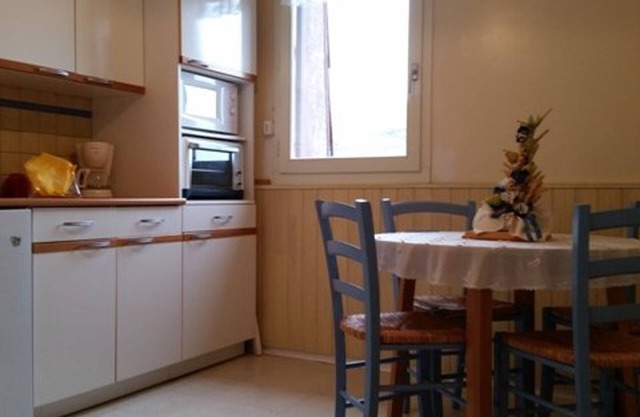 Estudio cómodo para 4 con acceso a pistas, cocina equipada y parking gratuito