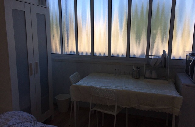 Acogedor estudio de partición de 1 dormitorio de un apartamento de invitados
