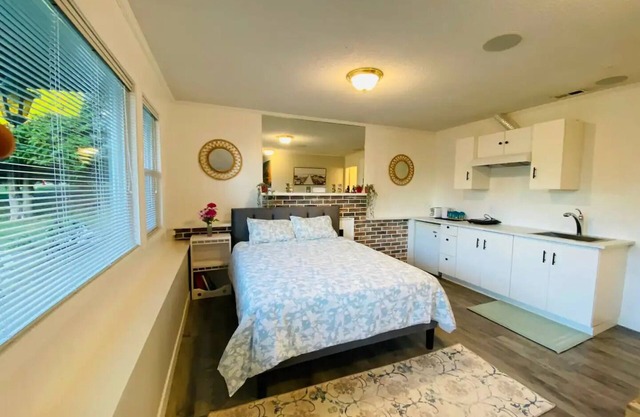 Cozy suite in Surrey Bolivar Heights