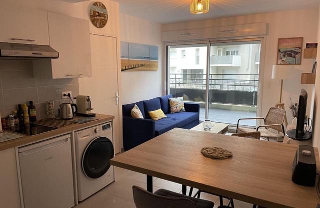 Cozy T2 with balcony near the sea