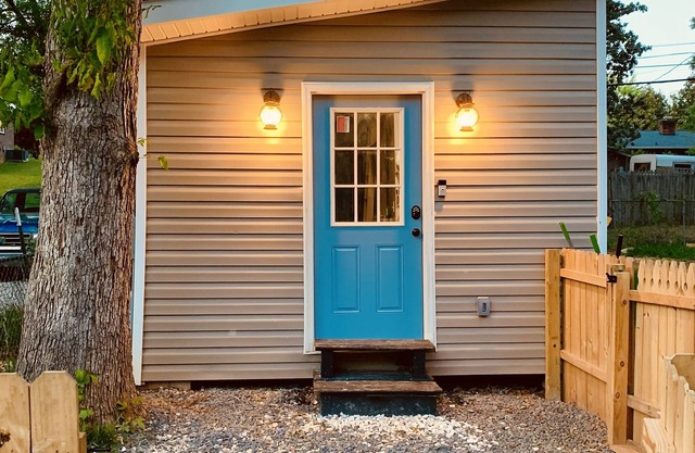 Cozy Tiny Home located 15 minutes from uptown Charlotte! Pet friendly!