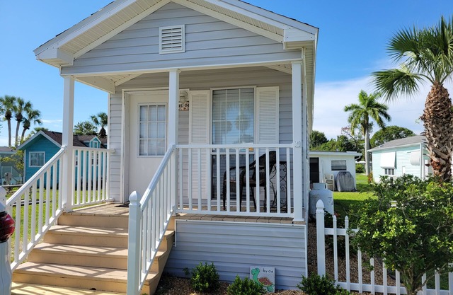 Cozy Tiny Home in North Fort Myers!