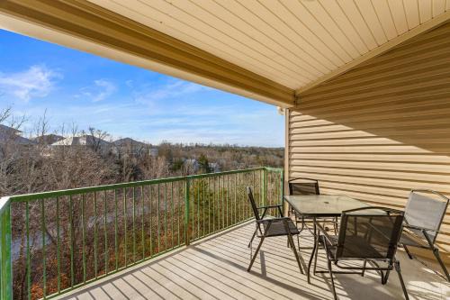 Cozy Top Floor 2BR Condo with View and Amenities!