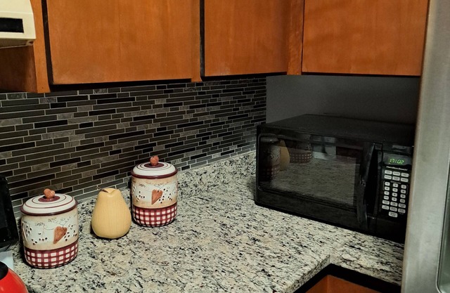 Cozy townhome with 1 bedroom and WiFi, AC in lovely Charlotte