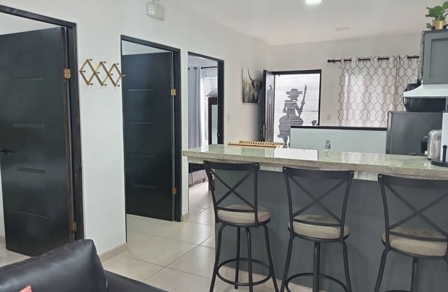 cr.arenalapartments #1 hermoso, cómodo con parqueo