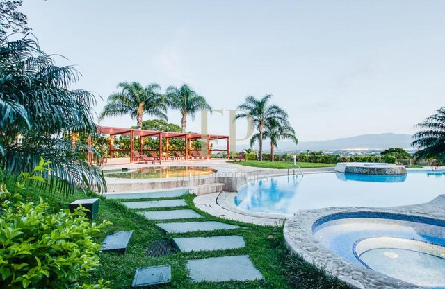 CR MARIPOSA RENTALS Comfortable penthouse, AC, pool, gym, tennis