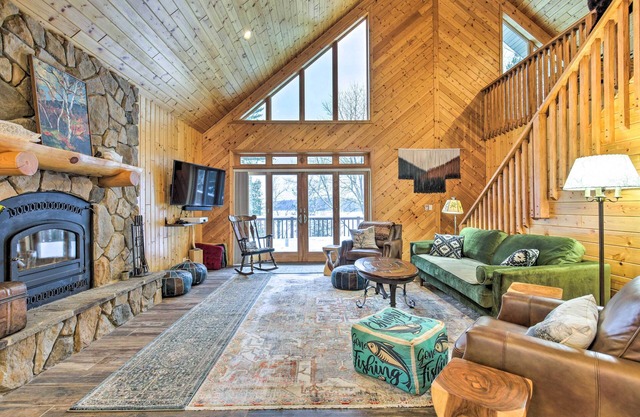 Crandon Cabin Getaway w/ Boat Dock & Deck!