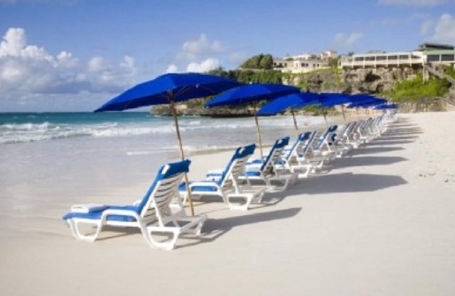 Crane Beach Condo, una habitación con piscina profunda