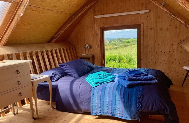 Creative Art cottage in unique timber Studio