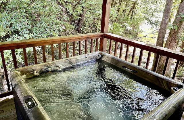 Creekside 2 Bedroom Cabin by RedAwning