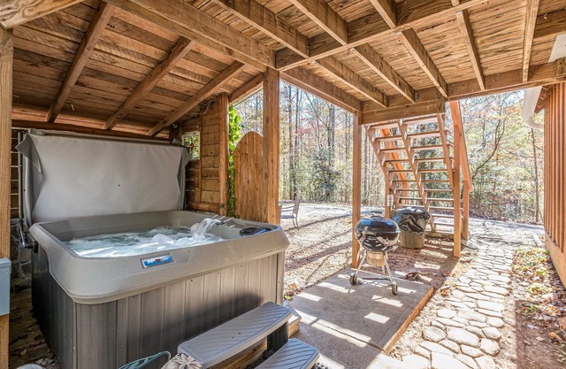Creek Side Cottage | 1BR 1BA | Se admiten mascotas | Bañera de hidromasaje | Pesca de truchas