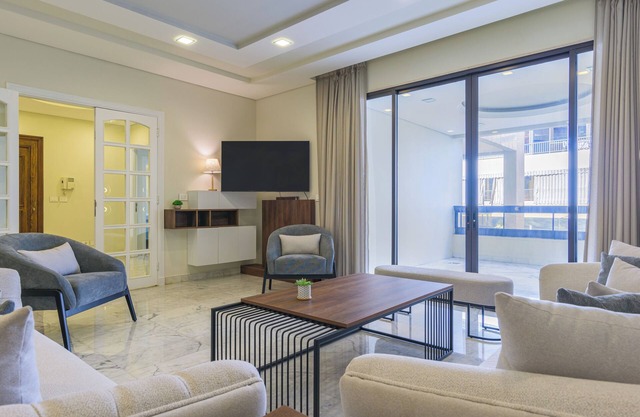 Crest - 3 Bedroom Apartment in Hamra