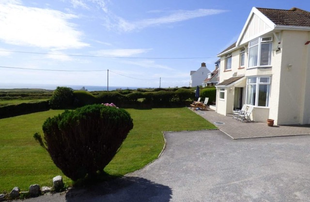 Croeso i Faircroft 5 star self-catering for 2 people with sea views in Rhossili.