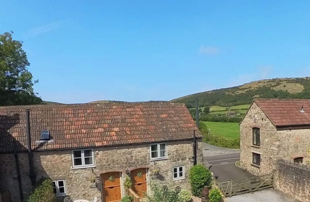 CROOKS, pet friendly, character holiday cottage in Axbridge