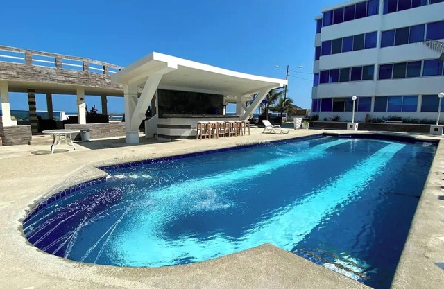 Cruise with Guardia and access to Private Beach