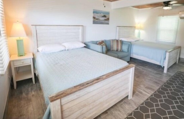 Crystal Shores Unit 3 - Irresistible Charming Beach Retreat Villa by Redawning