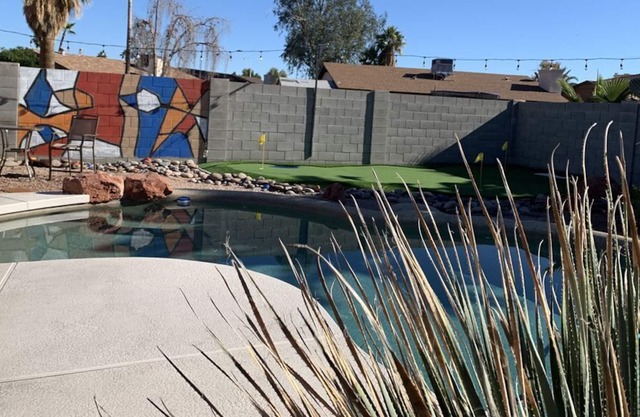 Cubbie Homebie️Putting Green✓Billiards✓Pool✓King Bed✓