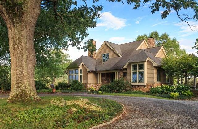 Casa a medida en una granja de 165 acres con acceso privado al río Cowpasture