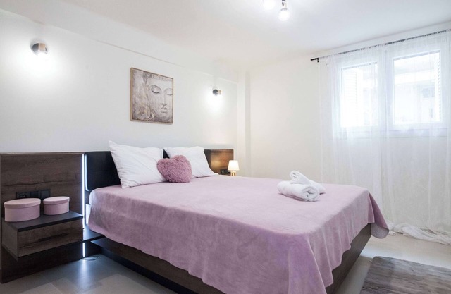 Cute 1 Bd CasaLove Apt in Vibrant Kipseli