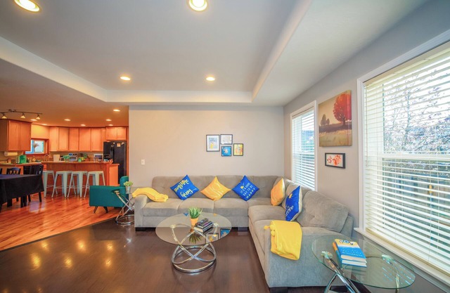 Cute Artsy7 Getaway, near parks, large parking, 20mins to OSU, Corvallis