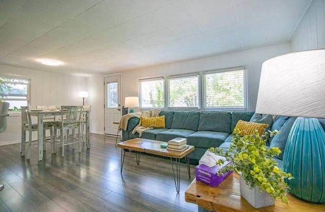 Cute as a Button - Affordable & Cozy 2BR cottage. Close to Beach!