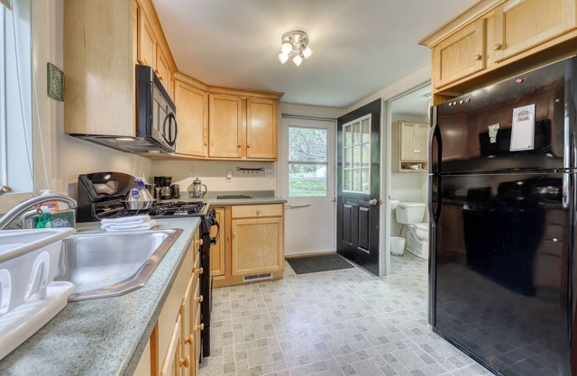 Cute Riverfront Home w/ Free WiFi, Washer/Dryer, & Private Deck - Close to Okemo