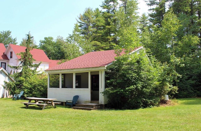 Cypress Cottage-Private Beach-Pets Welcome - Round Table Lodge, Sebago, Maine