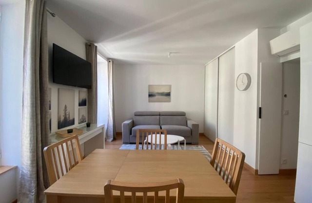 Détendez Vous Dans cet Appartement 2 Pièces Calme Élégant Rénové Entièrement