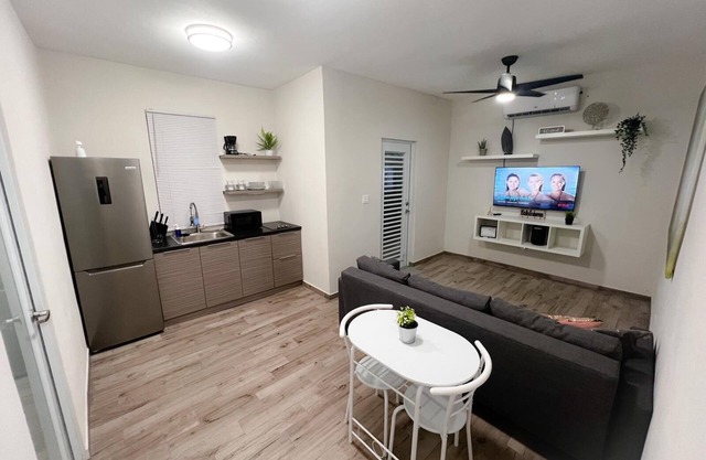 D'lujo Apartamento #2 con A/C, Wi-Fi & Parking