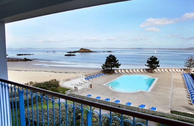 D4203 - Apartamento T2 en residencia con piscina; Vistas al mar !