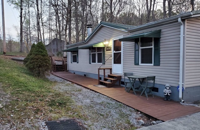 Dale Hollow Lake Getaway escondido en el bosque, ¡a un minuto del lago!